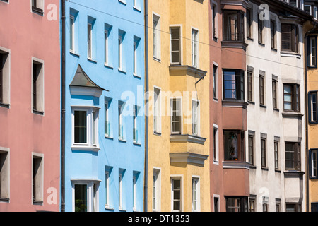 Traditionelle Tiroler kunstvoller Architektur in Innsbruck in Tirol, Österreich Stockfoto