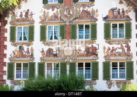 Bemalte Fassade des Grimms Märchen von Hänsel und Gretel im Dorf Oberammergau in Bayern, Deutschland Stockfoto