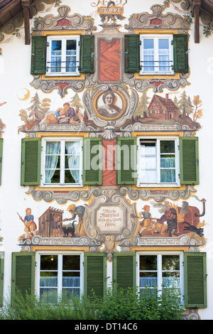 Bemalte Fassade des Grimms Märchen von Hänsel und Gretel im Dorf Oberammergau in Bayern, Deutschland Stockfoto