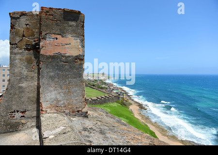 Fort San Cristobal mit Blick auf Strand in San Juan Puerto Rico Stockfoto