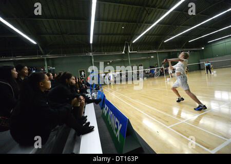 Vancouver, Kanada. 5. Februar 2014. Von Liam Woodside (R) Kanada konkurriert mit Landsmann Erik Nilsson während der 2014 Yonex kanadischen Badminton Championships in Vancouver, Kanada, 5. Februar 2014. Die fünf-Tage-open Championships angezogen Top-Spieler aus Kanada, den USA und anderen Ländern und Regionen. Bildnachweis: Sergei Bachlakov/Xinhua/Alamy Live-Nachrichten Stockfoto