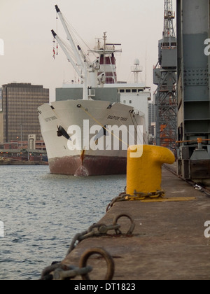 Durban Hafen Sonnenuntergang, Auto Export, Schlepper, Schiffe Stockfoto