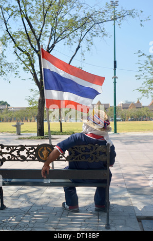 Thai Demonstrant ruht während der Demonstration während Herunterfahren Bangkok Proteste gegen die Regierung, Bangkok, Thailand, Januar 2014 Stockfoto