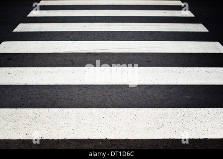 Zebra Fußgängerüberweg als städtische Hintergrundbild. Stockfoto