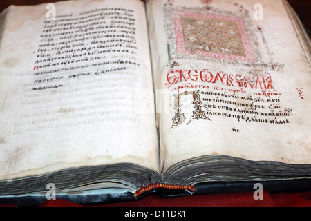 Alte antike schäbig Buch in Leder gebunden Stockfoto