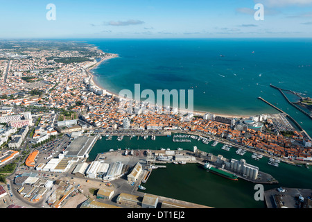 Les Sables d ' Olonne (85) entlang der atlantischen Küste im Département Vendée.  Luftaufnahme der Stadt und der Hafen Stockfoto