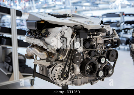 Mercedes-AMG Motor Produktionsfabrik in Affalterbach in Deutschland - M156 6.3 Liter AMG V8-Motor auf dem display Stockfoto