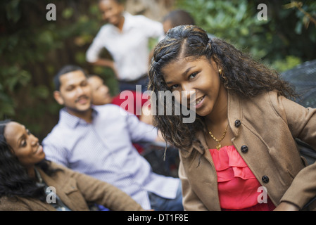 New York City Freunde sitzen Stockfoto