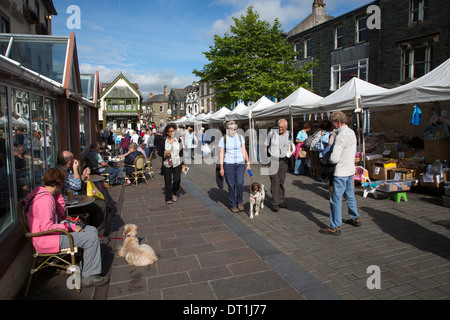 Marktplatz Donnerstag Markttag, Keswick, Cumbria Stockfoto