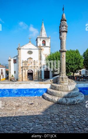 Kirche Santa Maria und Pranger, Obidos, Estremadura, Portugal, Europa Stockfoto