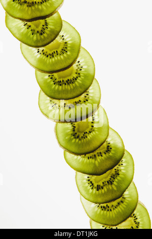 Bio Kiwi Scheiben weißen Hintergrund Stockfoto