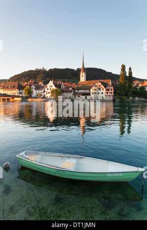 Blick über den Rhein, die Altstadt und das Kloster St. Georgen, Stein am Rhein, Kanton Schaffhausen, Schweiz, Europa Stockfoto