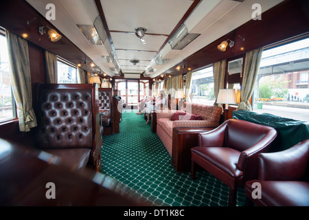 Beobachtung-Auto im hinteren Teil der Rovos Rail-Luxuszug gesehen von der Bar, Northern Cape, Südafrika, Afrika Stockfoto