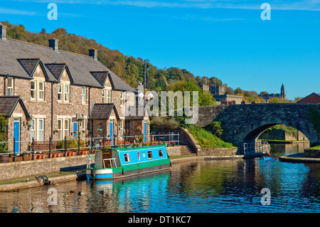 Ein Blick auf den Kanal-Becken, Brecon und Monmouthshire Canal, Brecon, Brecon Beacons National Park, Powys, Wales, UK Stockfoto