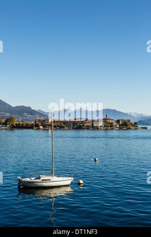 Blick über Isola Superiore (Isola dei Pescatori) Borromäischen Inseln Lago Maggiore, Piemont, italienische Seen, Italien, Europa Stockfoto