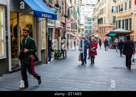 Straßenszene in der alten Stadt, Genua, Ligurien, Italien, Europa Stockfoto