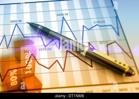 Stift auf Aktien-Chart als Konzept Stockfoto