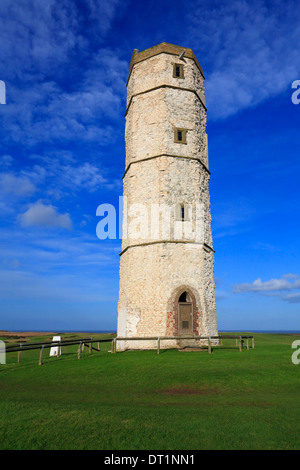 Die alten Flamborough Lighthouse ist der Kreide Turm der einzige Überlebende Leuchtturm in England, Flamborough, East Yorkshire, England, UK. Stockfoto