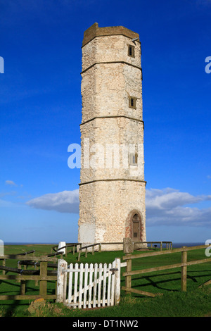 Die alten Flamborough Lighthouse ist der Kreide Turm der einzige Überlebende Leuchtturm in England, Flamborough, East Yorkshire, England, UK. Stockfoto