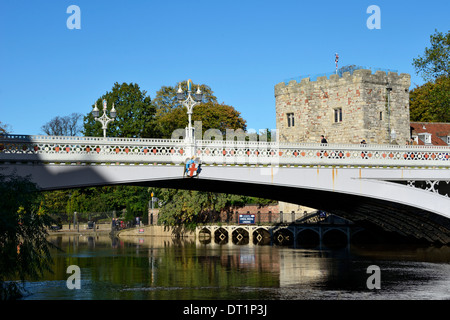 Lamp post auf Lendal Bridge, York, Yorkshire, England, Vereinigtes Königreich, Europa Stockfoto