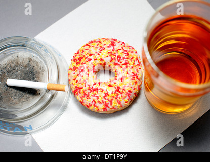 Rauchen, Alkohol, Zucker und Fett gemeinsame Mitwirkende zu gesundheitlichen Problemen, London Stockfoto