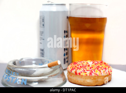 Rauchen, Alkohol, Zucker und Fett gemeinsame Mitwirkende zu gesundheitlichen Problemen, London Stockfoto