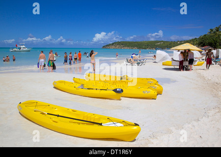 Strand, Dickenson Bay, St. Georges, Antigua, Leeward Islands, West Indies, Karibik, Mittelamerika Stockfoto