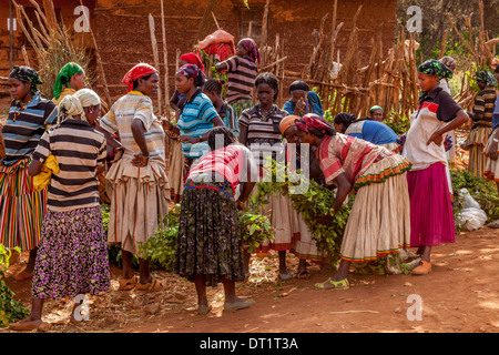 Chat, Verkäufer, Fasha Markt, Konso Region, Äthiopien Stockfoto