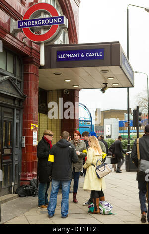 London, UK. 6. Februar 2014. RMT und TSSA Gewerkschaften auf Streik außerhalb Elefant und u-Bahnstation London schloss, auf 1000 Stellenabbau von London Underground Ltd, London, UK Credit: Harishkumar Shah/Alamy Live News Stockfoto