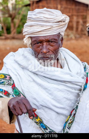 Porträt eines älteren Mannes, Fasha Markt, Konso-Region, Äthiopien Stockfoto