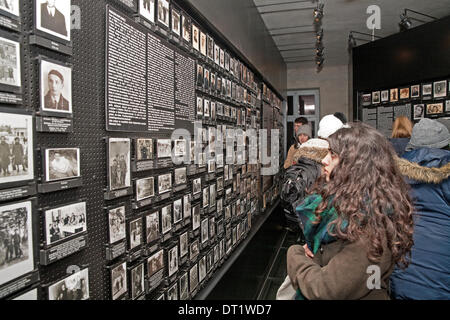 Auschwitz-Birkenau, Polen, 5. Februar 2014, eine Ausstellung mit Fotos von den Kriegsgefangenen in Auschwitz Konzentration Livecam Credit: Keith Larby/Alamy Live News Stockfoto