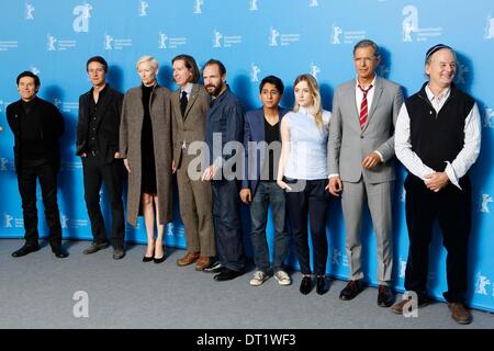 Berlin, Deutschland. 6. Februar 2014. DAS GRAND BUDAPEST HOTEL-TEAM. (v.l.n.r.: Willem Dafoe, Edward Norton, Tilda Swinton, Wes Anderson, Ralph Fiennes, Tony Revolori, Saoirse Ronan, Jeff Goldblum, Bill Murray). Die Grand Budapest Hotel Credit: Roger Harvey/Globe Photos/ZUMAPRESS.com/Alamy Live-Nachrichten Stockfoto