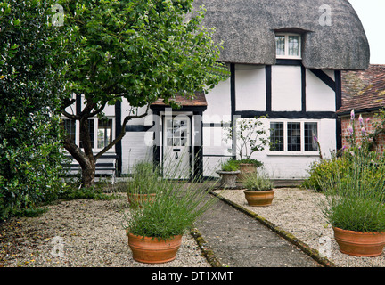 Ein typisch britischer Häuschen in der bezaubernden Atmosphäre der Dorchester-on-Thames, Oxfordshire, England, Vereinigtes Königreich. Stockfoto