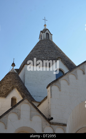 Kirche St. Antonio, Trulli, Alberobello, Itria-Tal, Apulien, Italien, Europa. Stockfoto