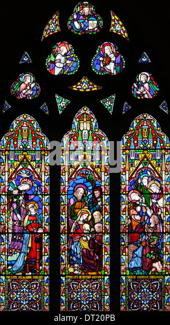 Viktorianische Glasmalerei feiern die Geburt Christi, allen Heiligen Kirche Marazion, Cornwall Stockfoto