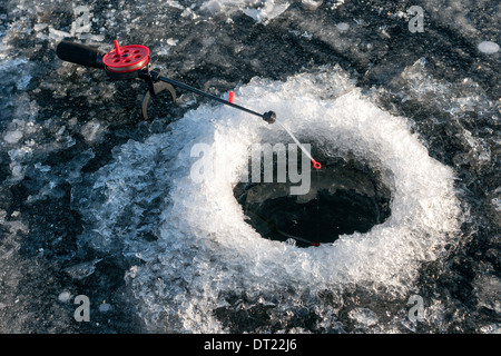 Kleine Winter-Angelrute in das Loch Stockfoto