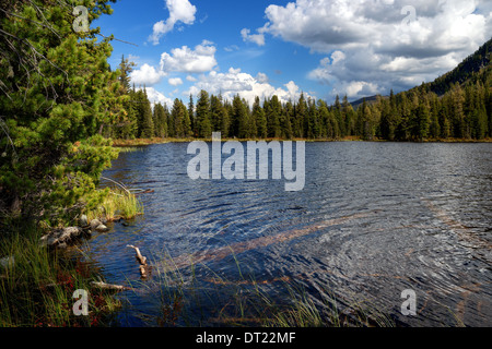 Lake kleine Yazevoe im Altai-Gebirge, Kasachstan. Stockfoto