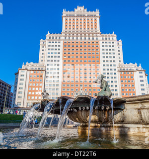 Blick auf das Gebäude Spanien von Spanien Platz und es ist eines der höchsten Gebäude in Madrid, Spanien. Stockfoto