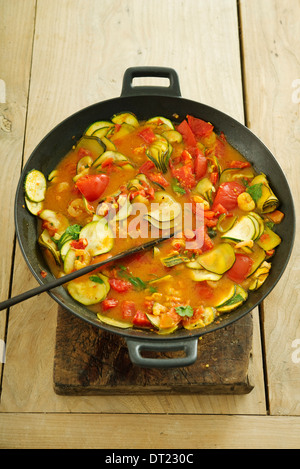 Zucchini curry Garnelen Stockfoto