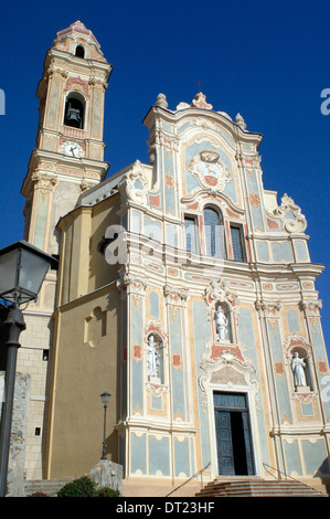 Ein Blick auf die Kirche San Giovanni Battista, auf cervo Dorf in ligury Stockfoto