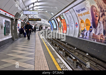 Die Londoner U-Bahn (auch bekannt als das Rohr oder einfach den Untergrund) Stockfoto