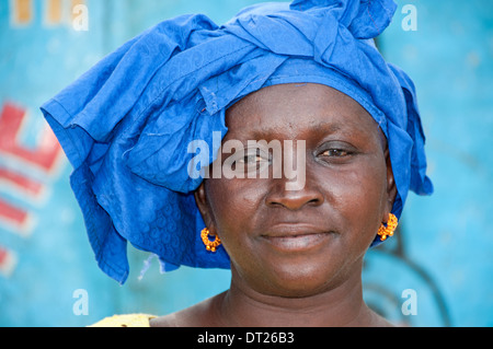 Porträt der gambischen Frau Markt Trader, Serekunda Markt, Gambia, Westafrika Stockfoto