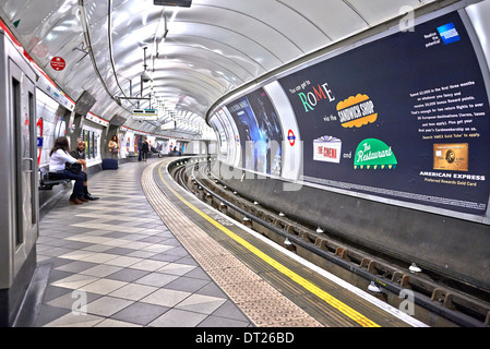 Die Londoner U-Bahn (auch bekannt als das Rohr oder einfach den Untergrund) Stockfoto