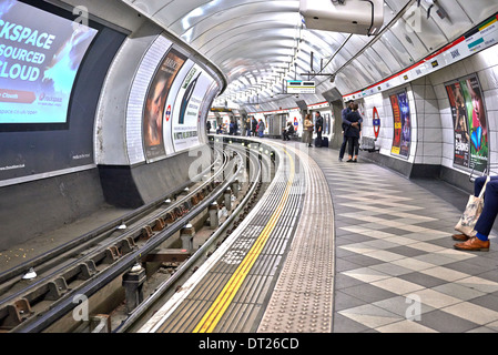 Die Londoner U-Bahn (auch bekannt als das Rohr oder einfach den Untergrund) Stockfoto