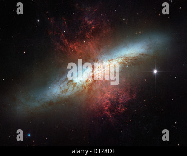 Starburst-Galaxie, Messier 82 (M82). Dieses Mosaikbild ist die schärfste Weitwinkel Ansicht überhaupt erhielt der M82. Stockfoto