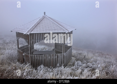 Gefrorene Kiosk in Mouriki Berg, in der Nähe von Vlasti Dorf, Gemeinde Eordaia, Kozani, Mazedonien, Griechenland. Stockfoto