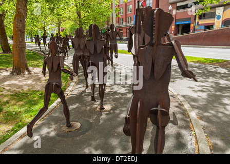 Washington, Spokane, "Die Freude der laufen zusammen" Metall-Skulptur-Installation des Künstlers David Govedare, 1985 Stockfoto