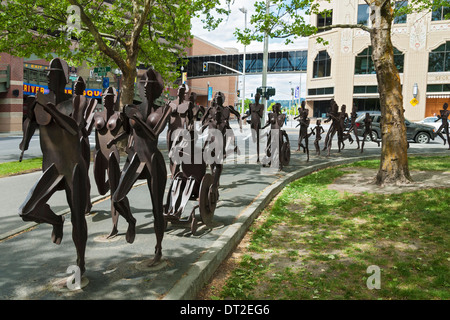 Washington, Spokane, "Die Freude der laufen zusammen" Metall-Skulptur-Installation des Künstlers David Govedare, 1985 Stockfoto