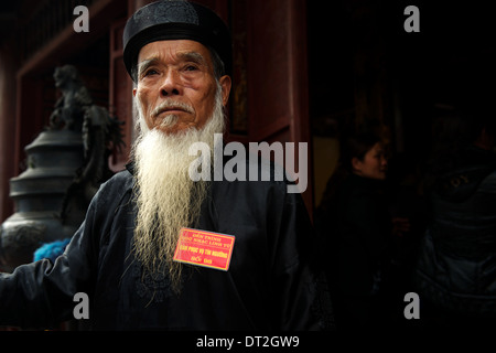 Ein Tempelwächter die Parfüm Pagode, die wichtigste buddhistische Pilgerstätte in Vietnam. Stockfoto