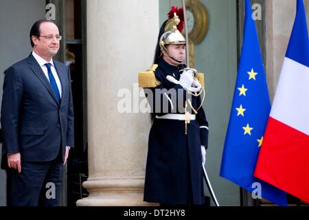 Paris, Frankreich. 6. Februar 2014. König und Königin von Belgien besuchen Präsident Francois Hollande Frankreichs im Elysée-Palast in Paris, Frankreich, 6. Februar 2014. Foto: Dpa/Patrick van Katwijk/Alamy Live News Stockfoto